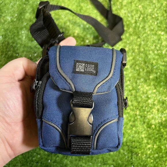 Case Logic Compact Digital Camera Case with Shoulder Strap & 2 Compartments  723 - Picture 6 of 6